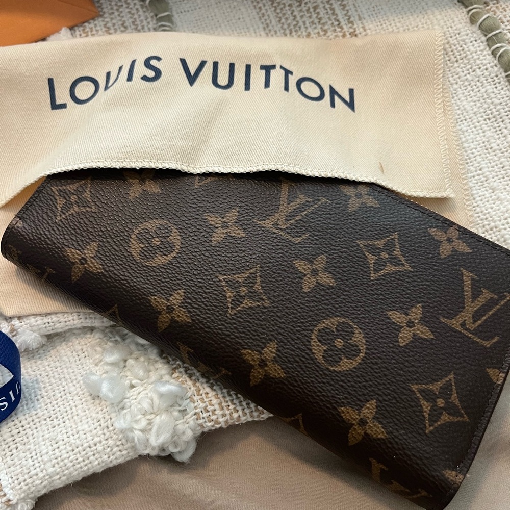 Louis Vuitton Zippy Wallet Brand New Condition